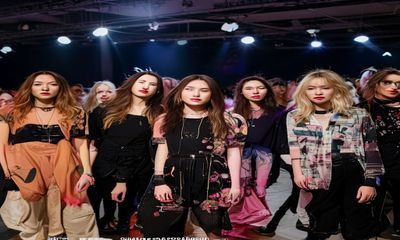 某本土服装品牌创作者联名活动现场，多位年轻内容创作者身着品牌服装在国产传媒直播间进行联合直播